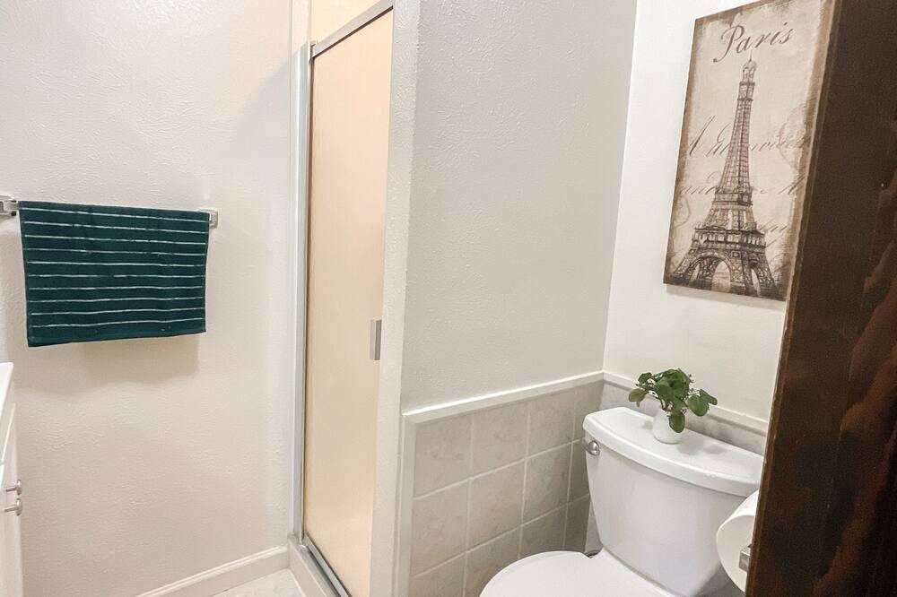 Photo of Bathroom in North Central Westminster