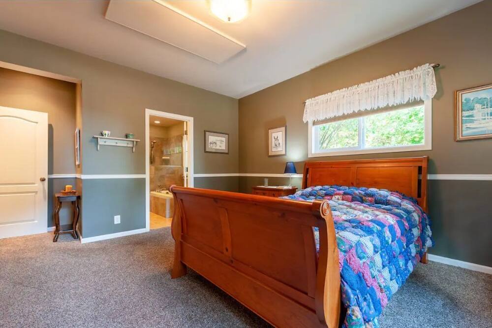 Photo of Bedroom in Lummi Island