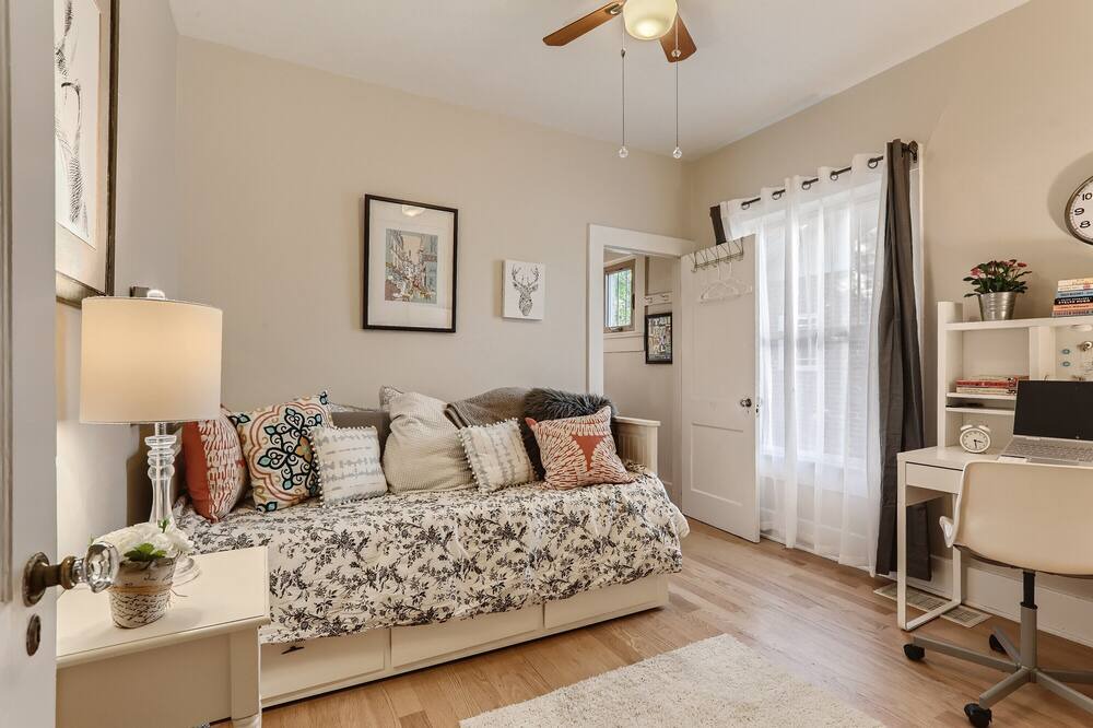 Photo of Bedroom in Congress Park