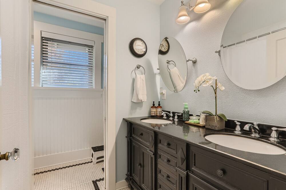 Photo of Bathroom in Congress Park