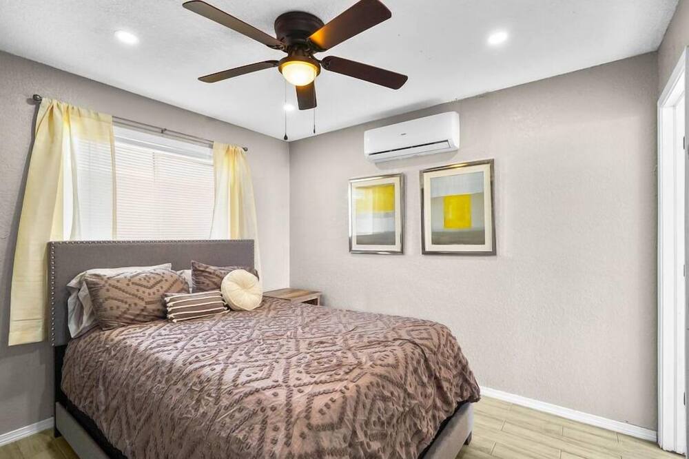 Photo of Bedroom in Biggs Field