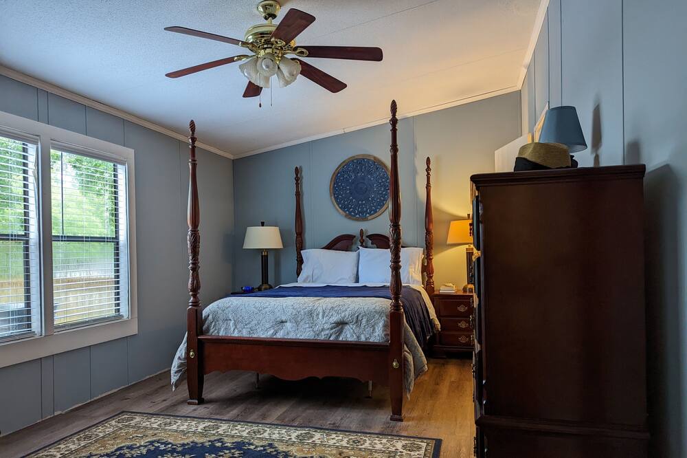 Photo of Bedroom in Eatonton