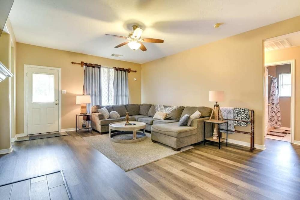 Photo of Livingroom in Dickinson