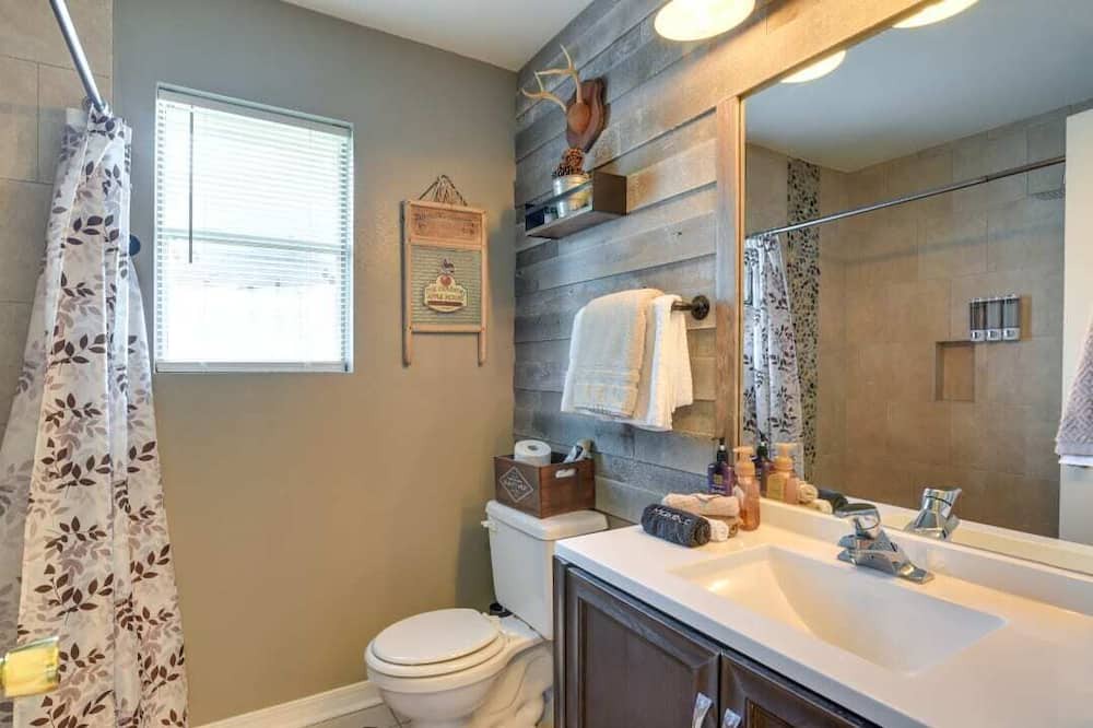 Photo of Bathroom in Dickinson