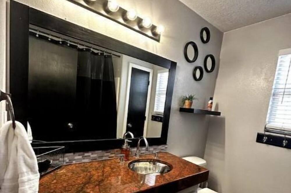 Photo of Bathroom in Westgate Heights