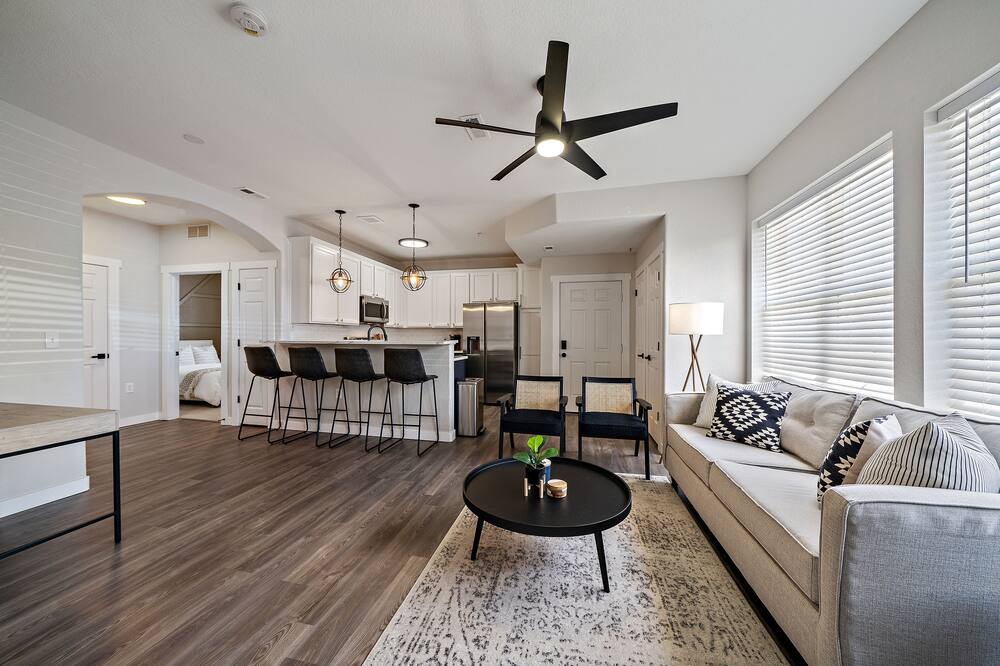 Photo of Livingroom in Aurora