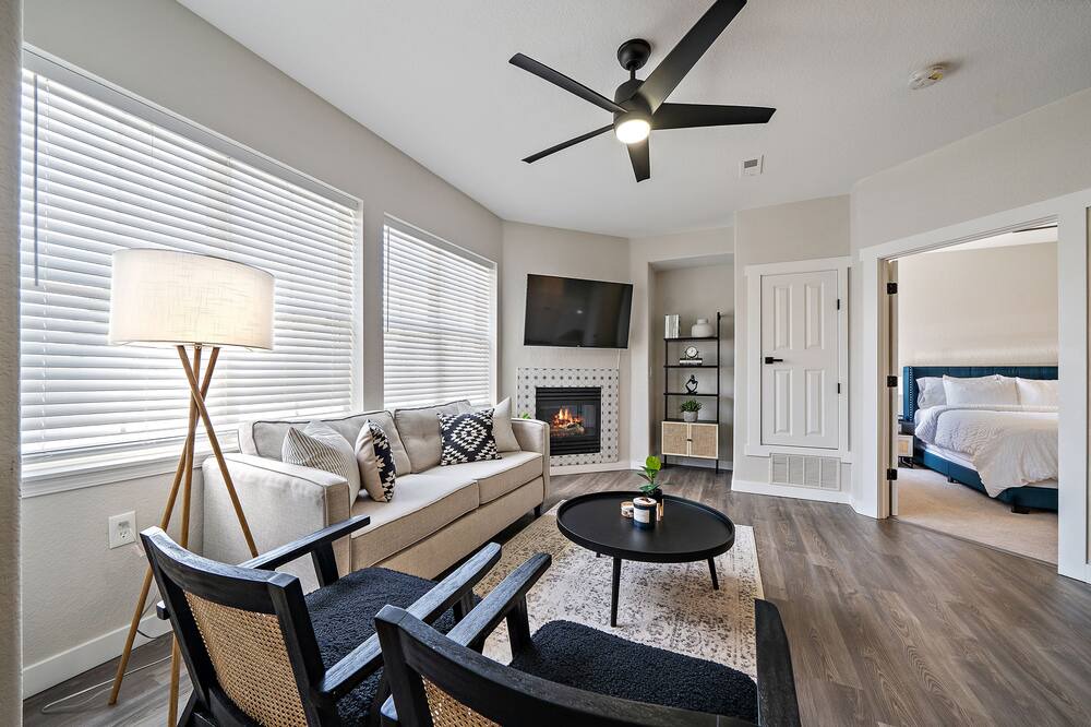 Photo of Livingroom in Aurora