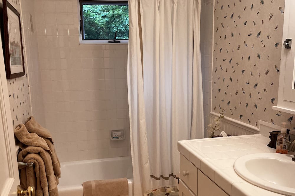 Photo of Bathroom in Washington