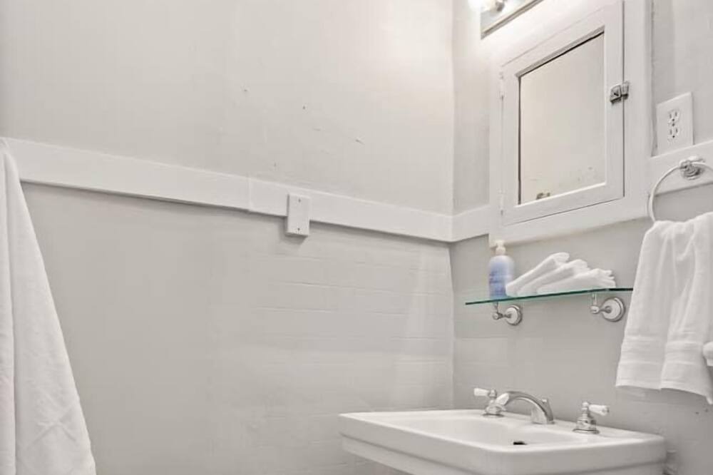 Photo of Bathroom in Hillsboro Village