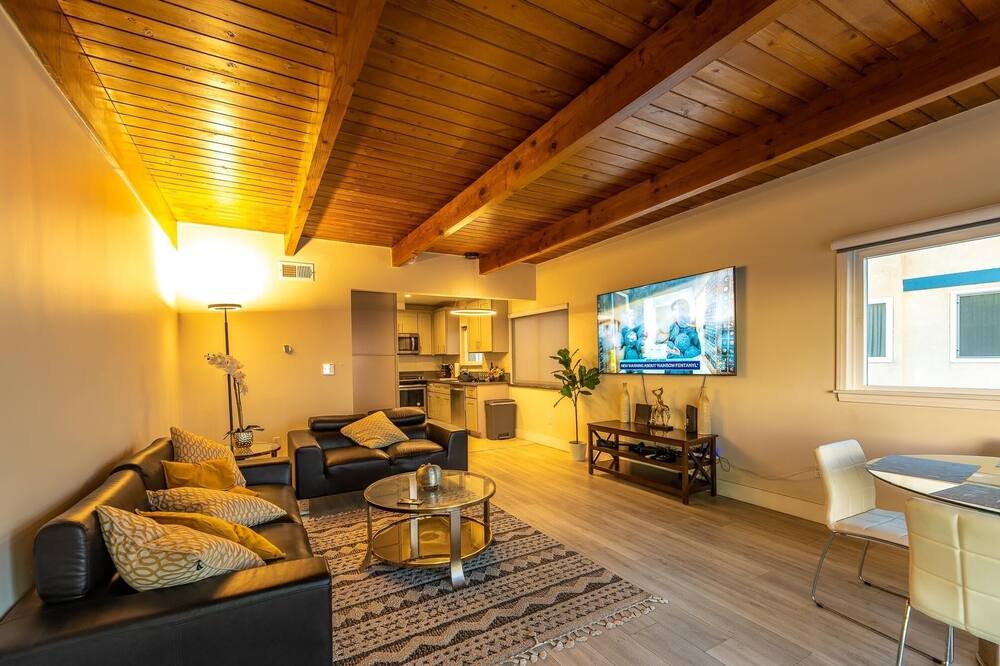 Photo of Livingroom in Old Towne