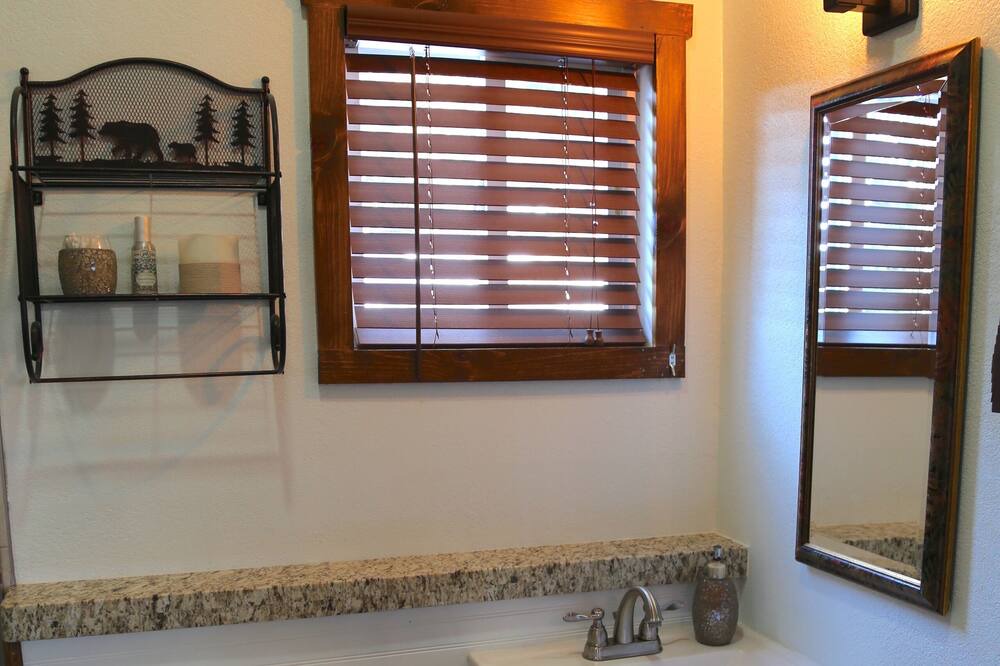 Photo of Bathroom in Shadow Mountain