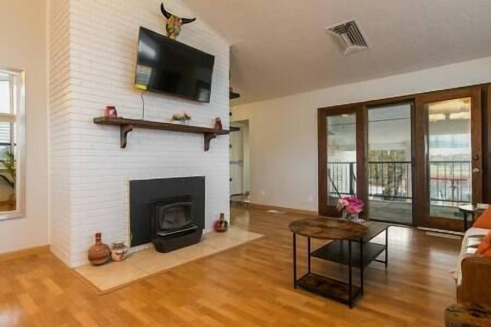 Photo of Livingroom in Paradise Hills Civic