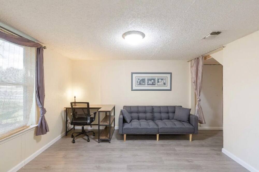 Photo of Livingroom in Anderson Mill