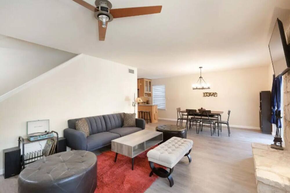 Photo of Livingroom in Anderson Mill
