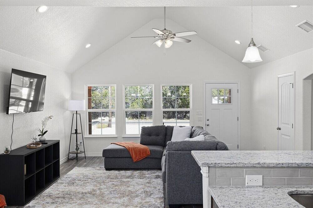 Photo of Livingroom in Spring Branch