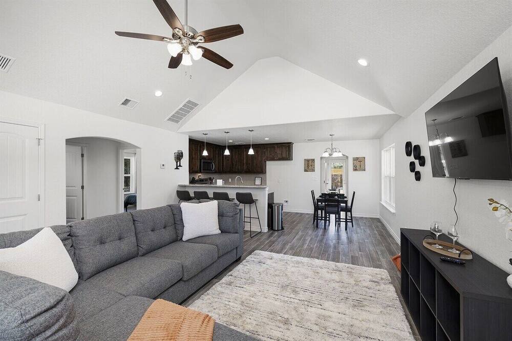 Photo of Livingroom in Spring Branch