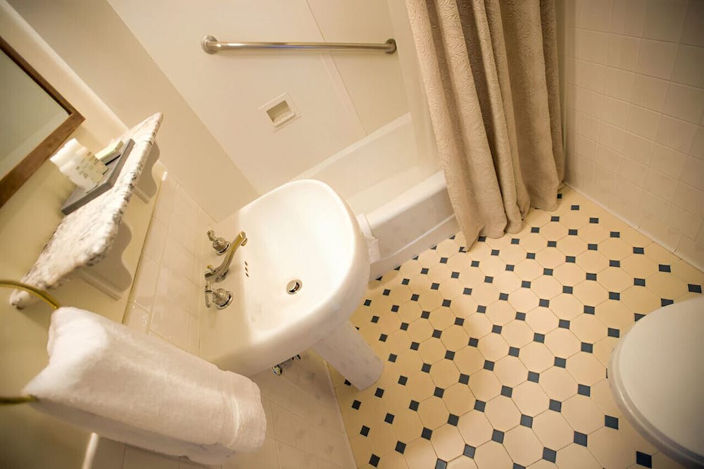 Photo of Bathroom in Central Boulder