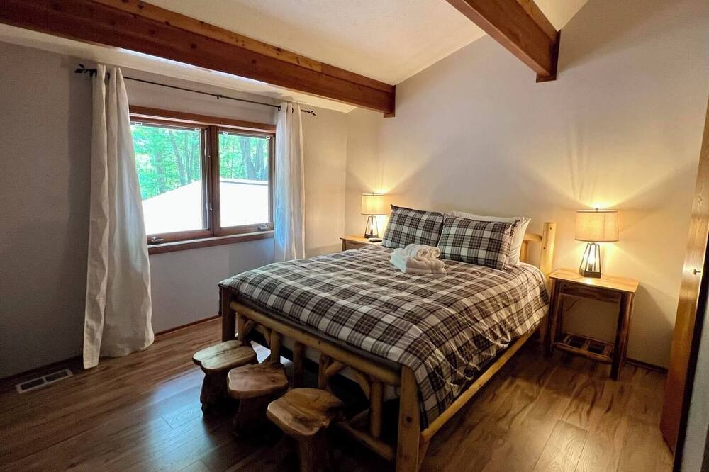 Photo of Bedroom in North Industry