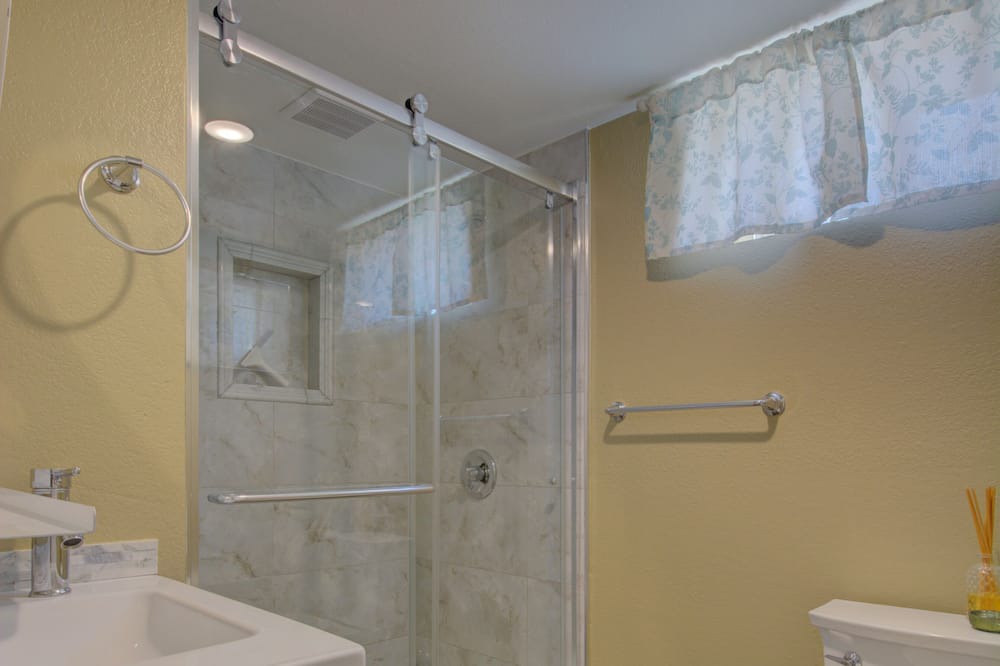 Photo of Bathroom in Arvada Plaza Area