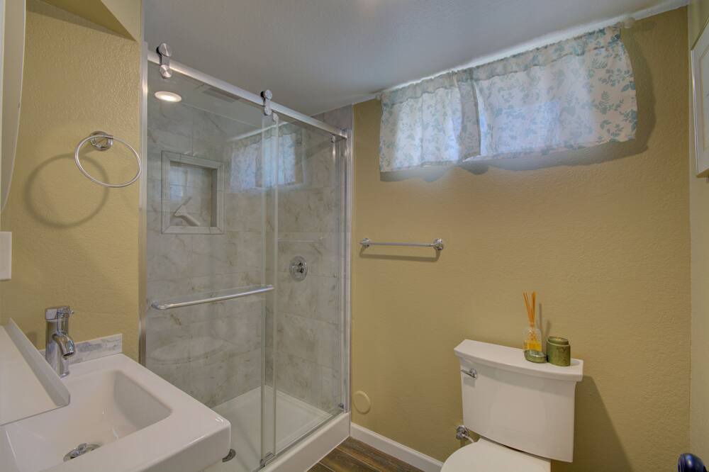 Photo of Bathroom in Arvada Plaza Area