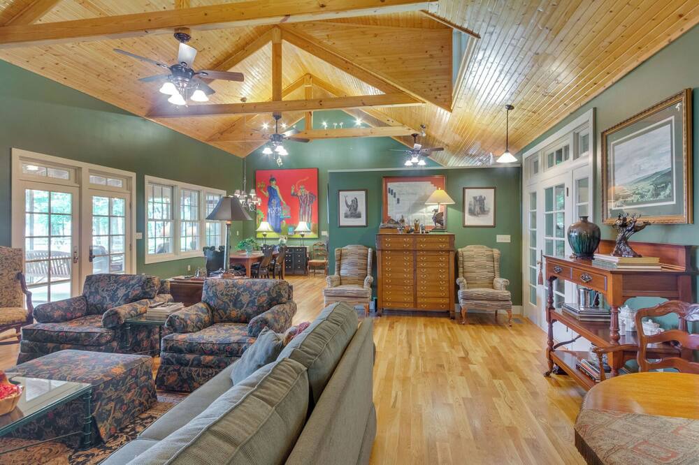 Photo of Livingroom in Monteagle