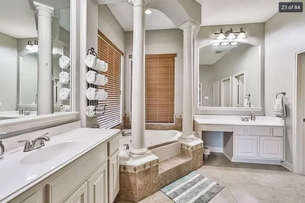 Photo of Bathroom in Briarforest