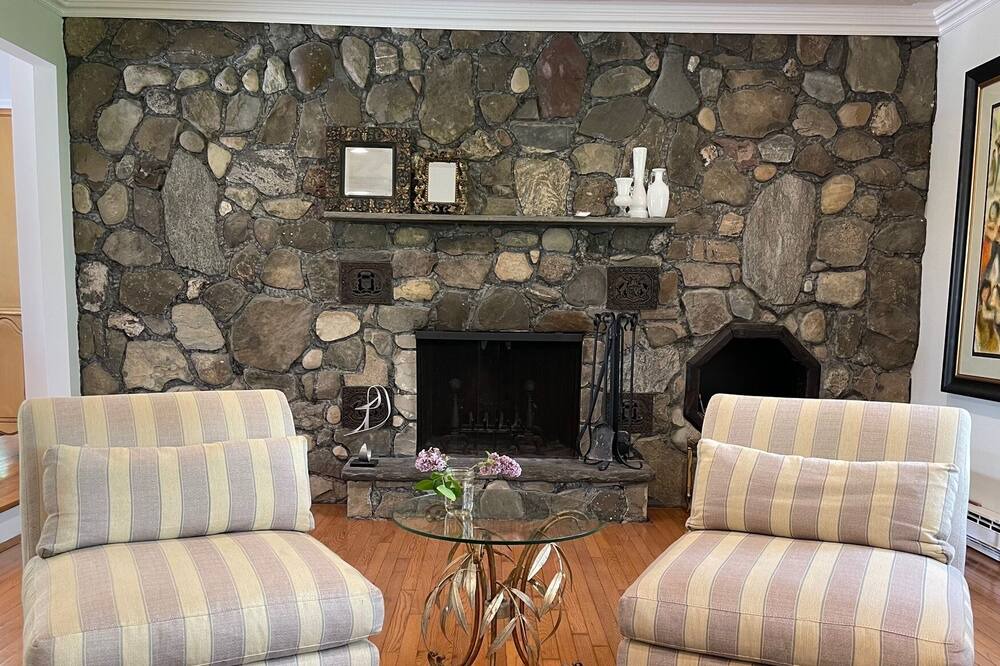 Photo of Livingroom in Red Hook