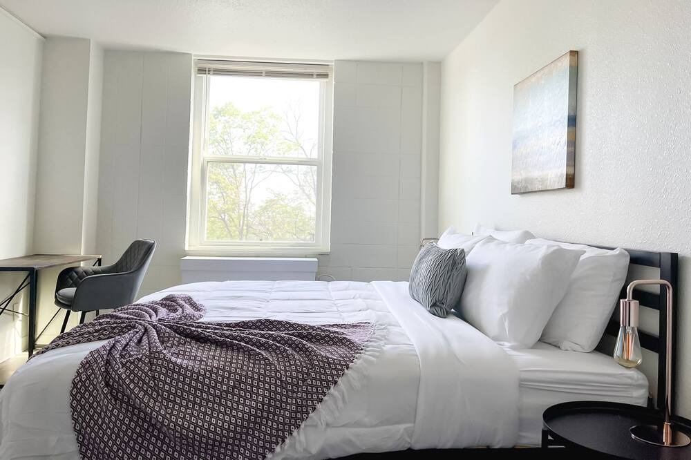 Photo of Bedroom in Mount Auburn