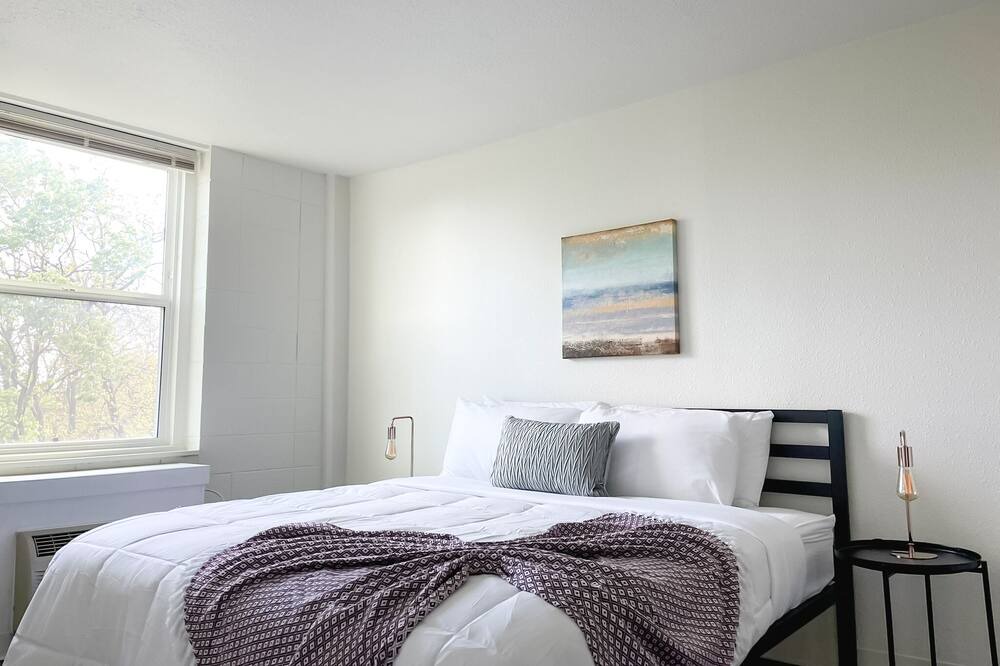 Photo of Bedroom in Mount Auburn