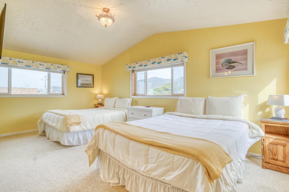 Photo of Bedroom in Rockaway Beach