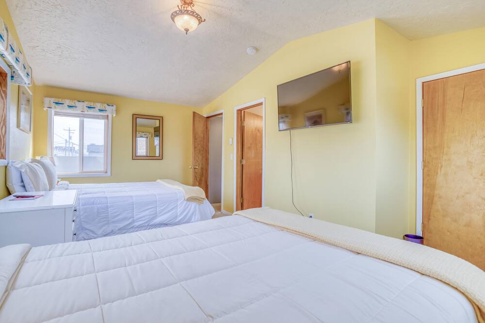 Photo of Bedroom in Rockaway Beach