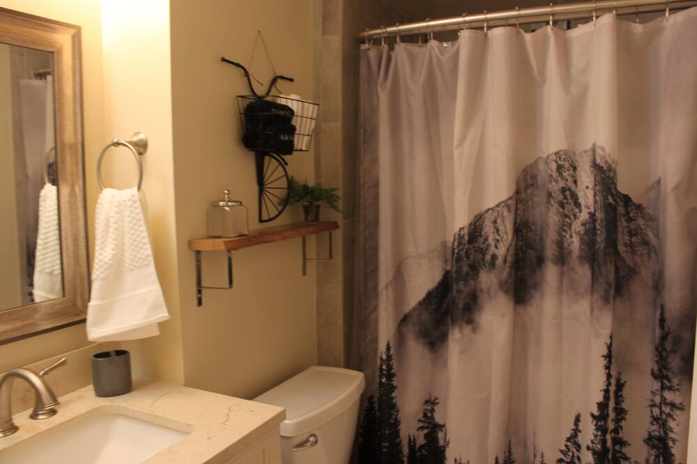 Photo of Bathroom in University Park