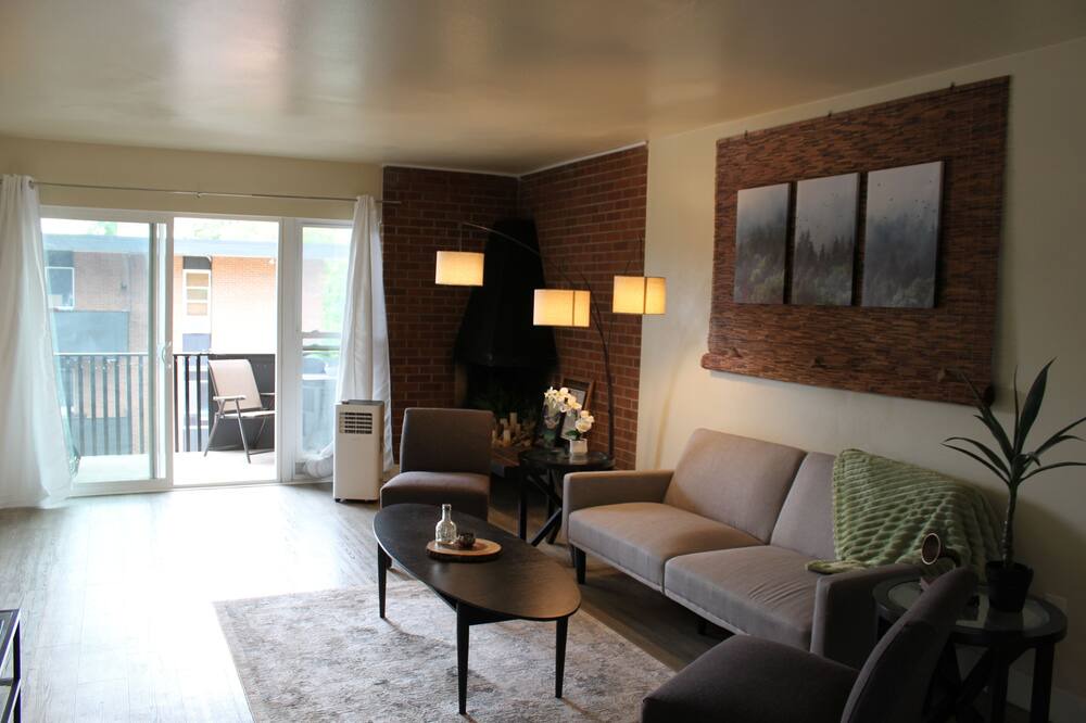 Photo of Livingroom in University Park