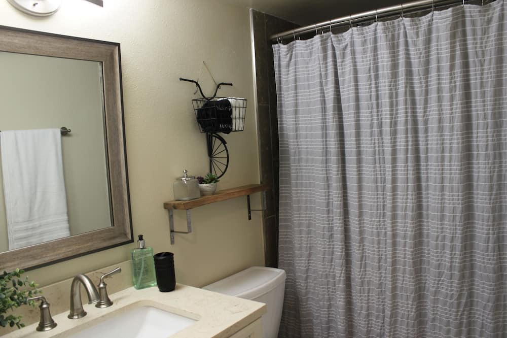 Photo of Bathroom in University Park