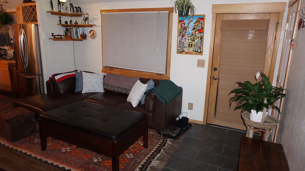 Photo of Livingroom in Huron Heights