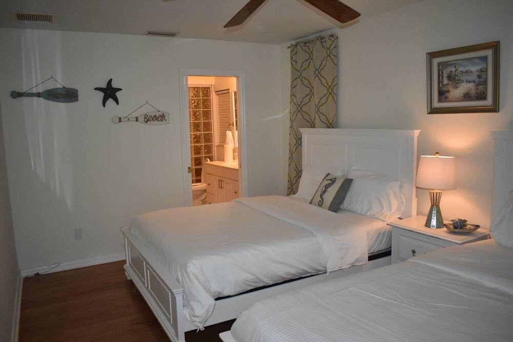 Photo of Bedroom in Kings Lake