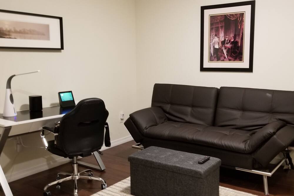 Photo of Livingroom in Parker