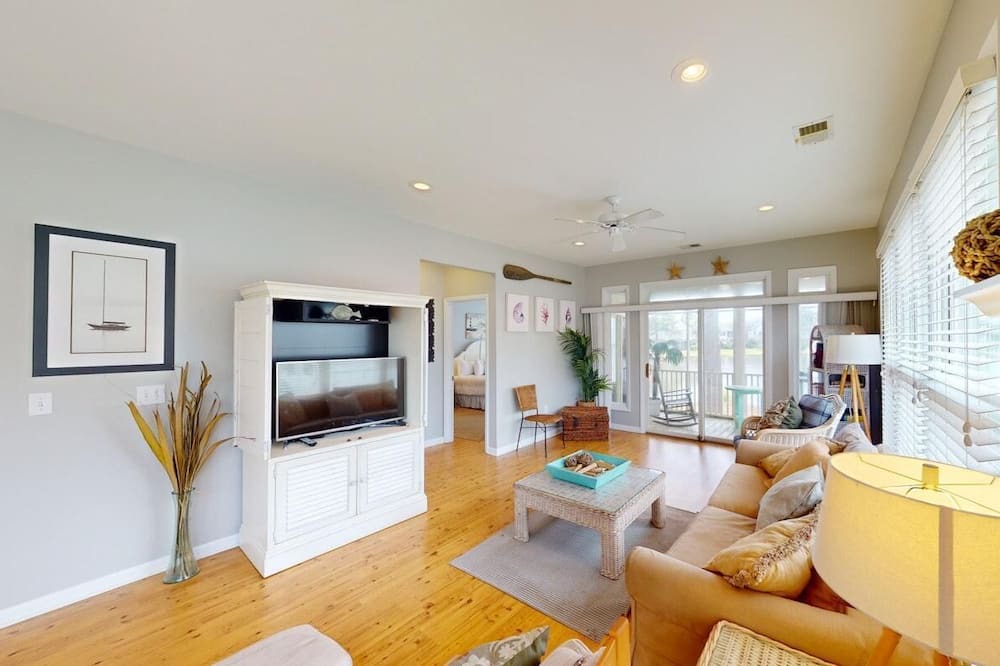 Photo of Livingroom in Litchfield by the Sea