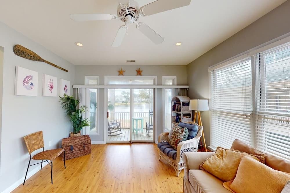 Photo of Livingroom in Litchfield by the Sea