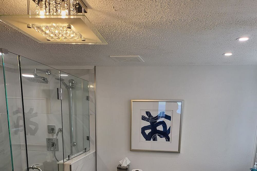Photo of Bathroom in Sunnyside