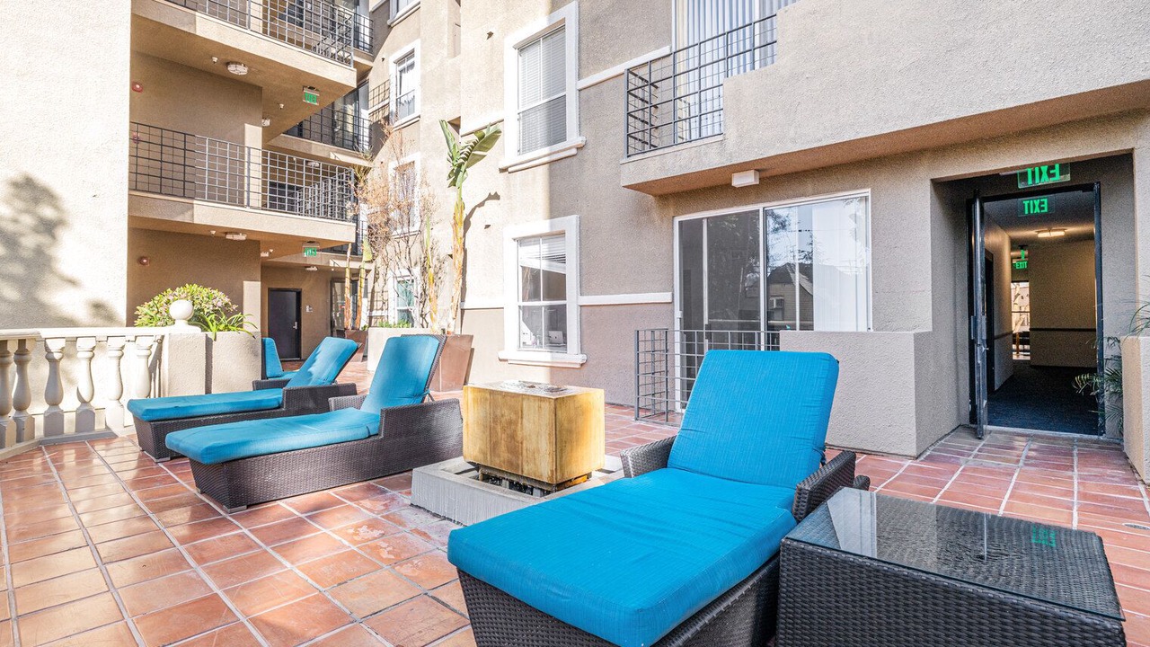 Photo of Outdoor in Greater Wilshire - Hancock Park
