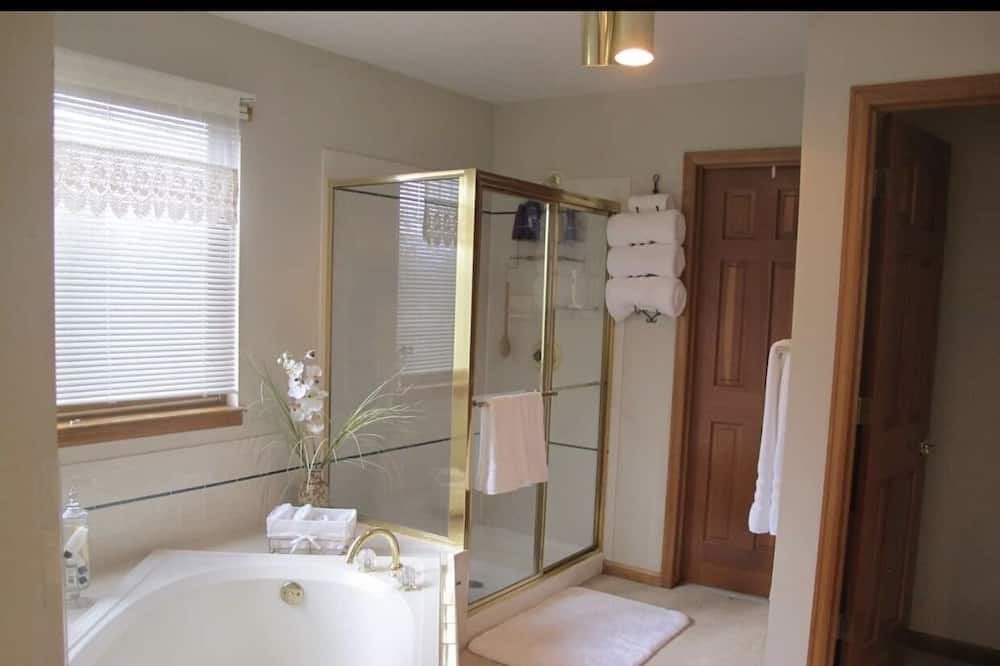 Photo of Bathroom in Lakewood