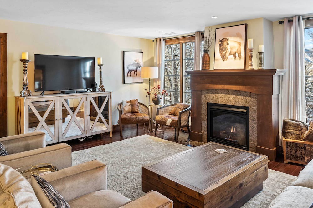 Photo of Livingroom in Avon