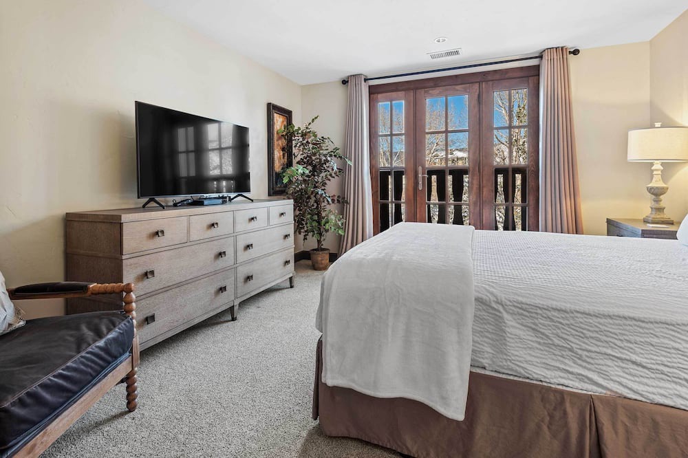 Photo of Bedroom in Avon