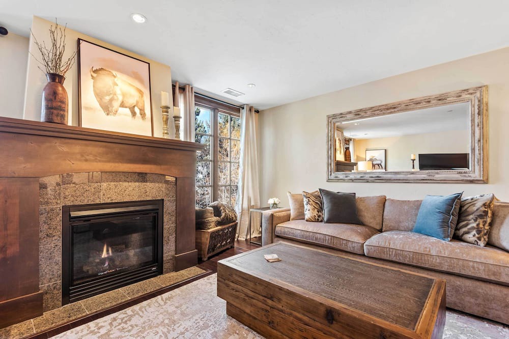Photo of Livingroom in Avon