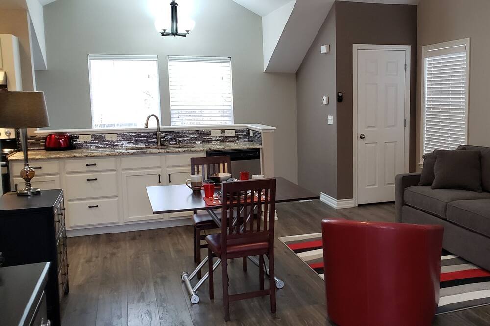 Photo of Livingroom in North Central Westminster