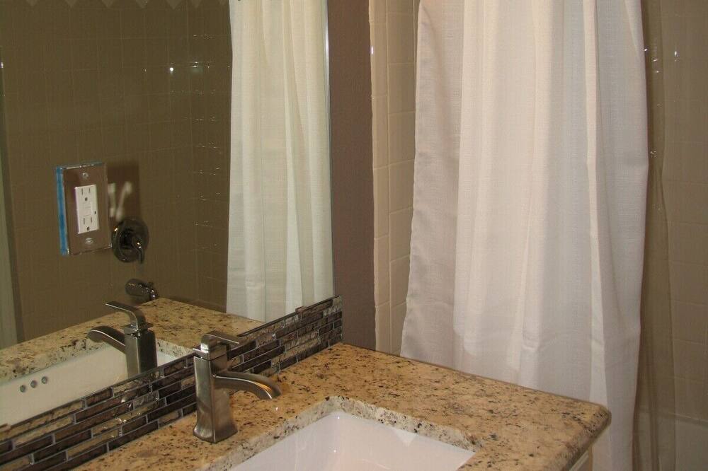 Photo of Bathroom in North Central Westminster