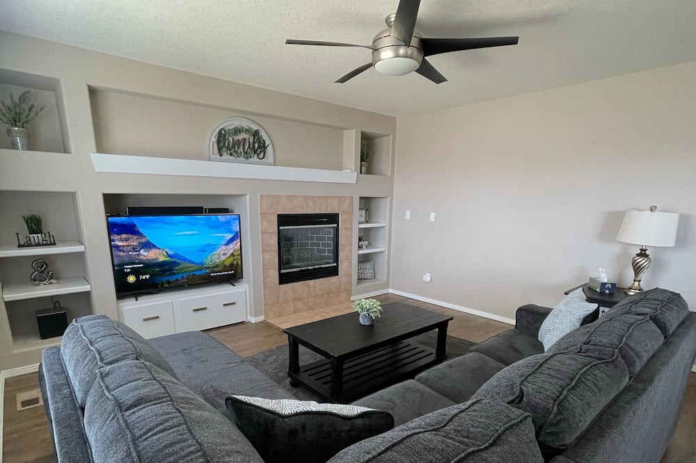 Photo of Livingroom in Canterberry Crossing
