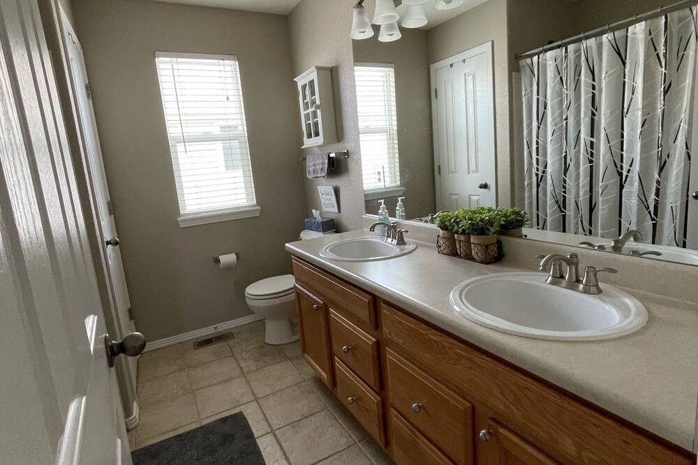 Photo of Bathroom in Canterberry Crossing