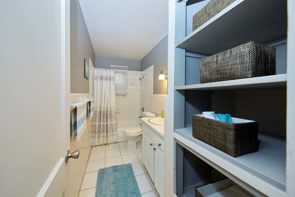 Photo of Bathroom in Jewell Heights - Hoffman Heights